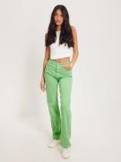 Pieces - High waisted jeans - Absinthe Green - Pcholly Hw Wide Jeans Colour Noos B - Jeans